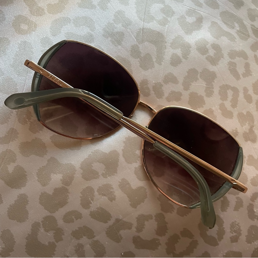 Fossil Sunglasses 🕶️ - Picture 2 of 3
